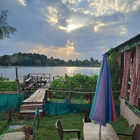 Lakeside Homestay Srinagar Esterno foto