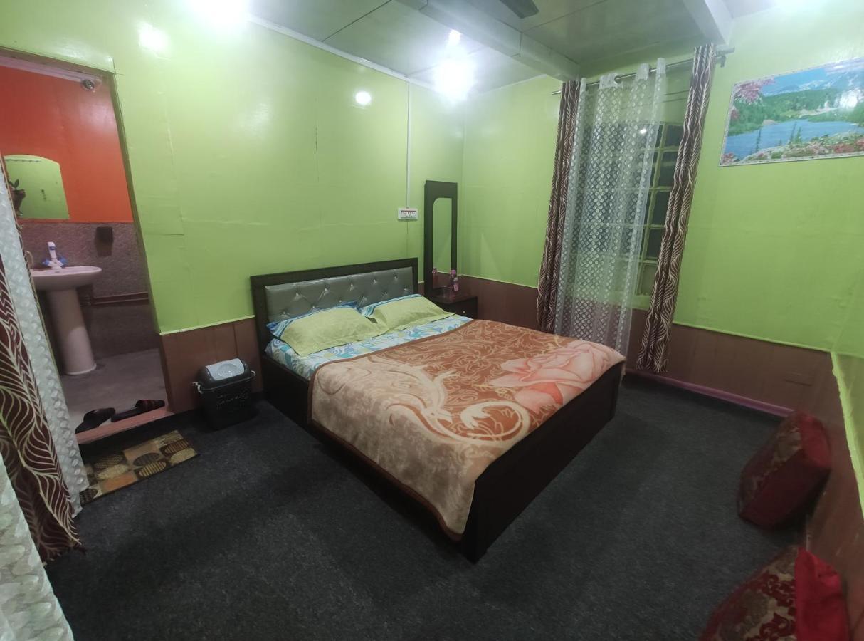 Lakeside Homestay Srinagar Esterno foto