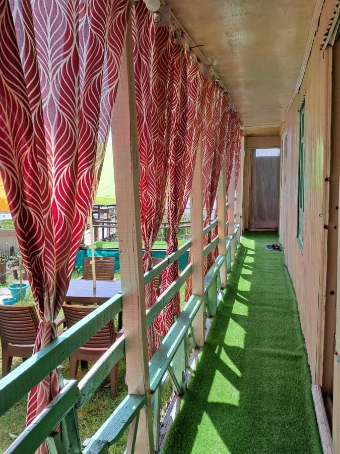 Lakeside Homestay Srinagar Esterno foto