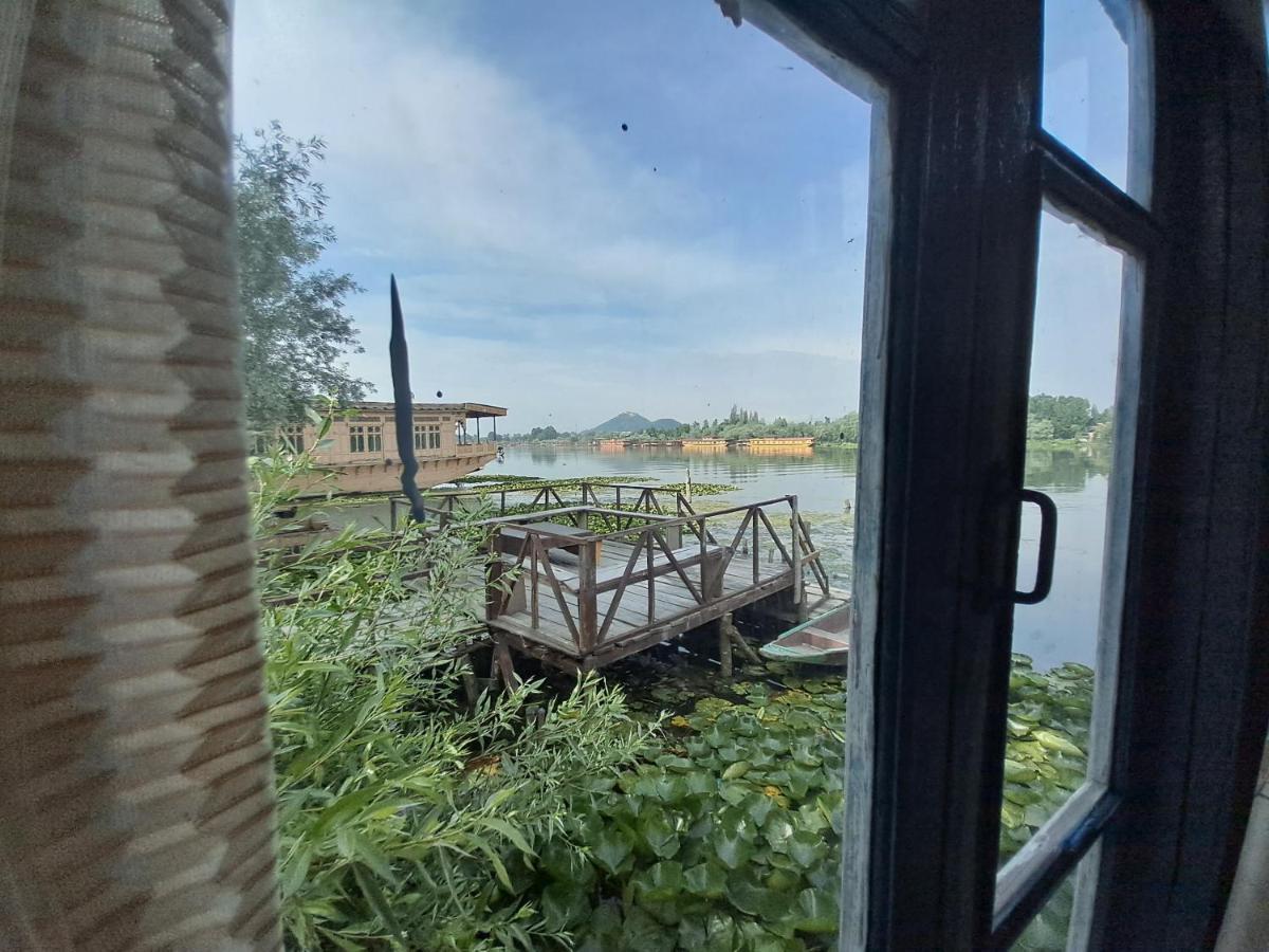 Lakeside Homestay Srinagar Esterno foto