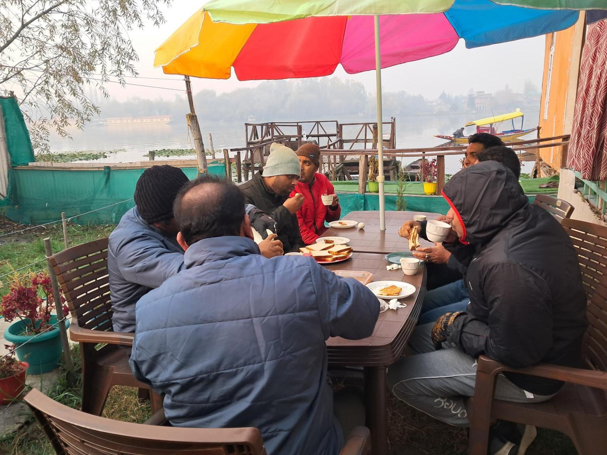 Lakeside Homestay Srinagar Esterno foto