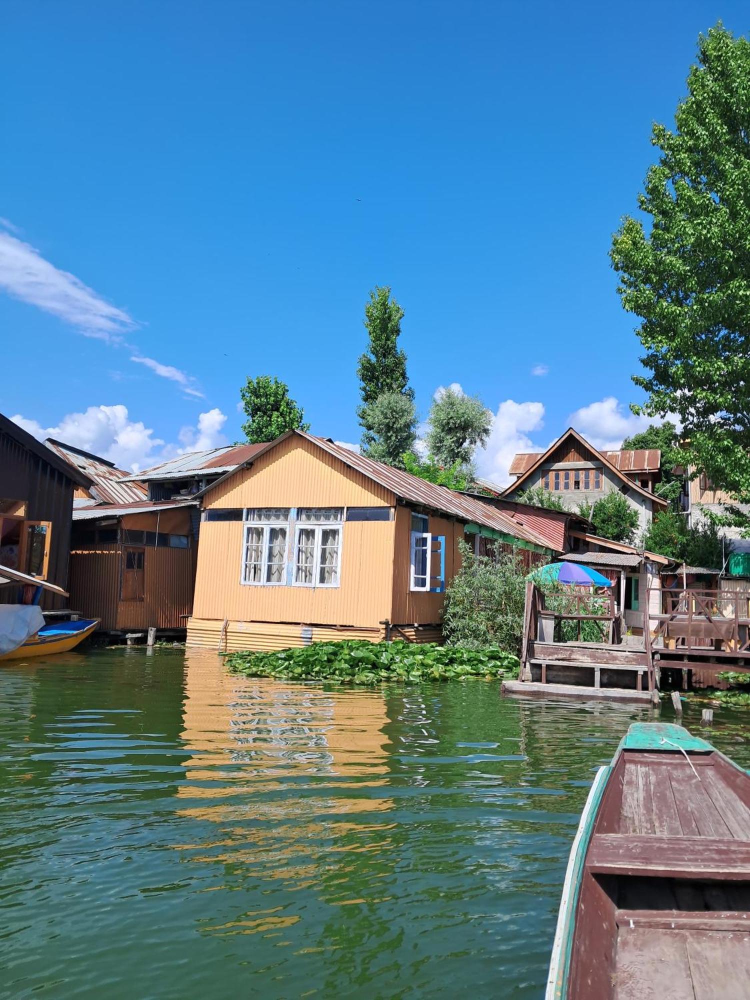 Lakeside Homestay Srinagar Esterno foto